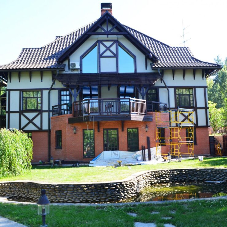 Building a red brick house, vil. Lesniki, Cottage
