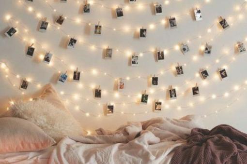 How to add a garland in the interior, so they looked so harmoniously?