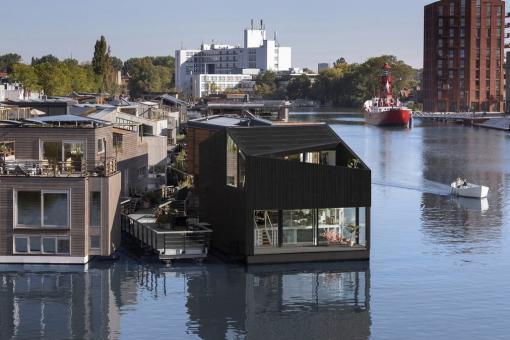 The Netherlands has built a unique floating area Schoonschip!